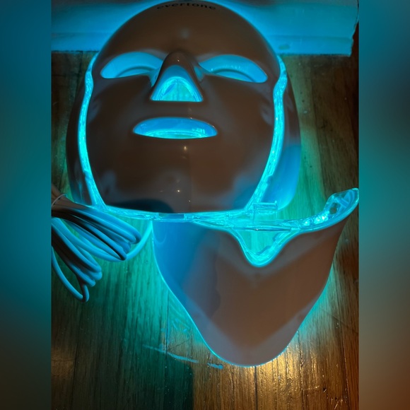 Evertone Omniglow LED Face and Neck Mask - Picture 13 of 17